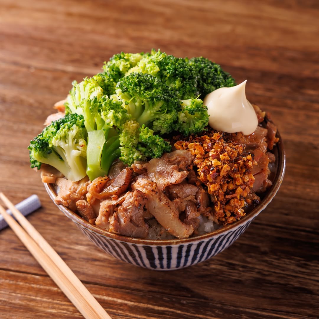 ブロッコリーのチャーシュー丼
