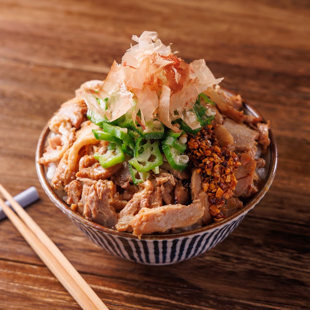 かつおオクラチャーシュー丼